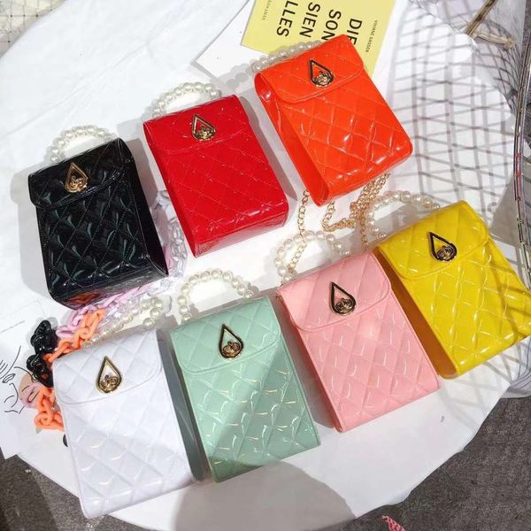 2021 summer fashion small bag female lingge msenger bag mini vertical one shoulder mobile phone square
2021 summer fashion small bag female lingge msenger bag mini vertical one shoulder mobile phone square