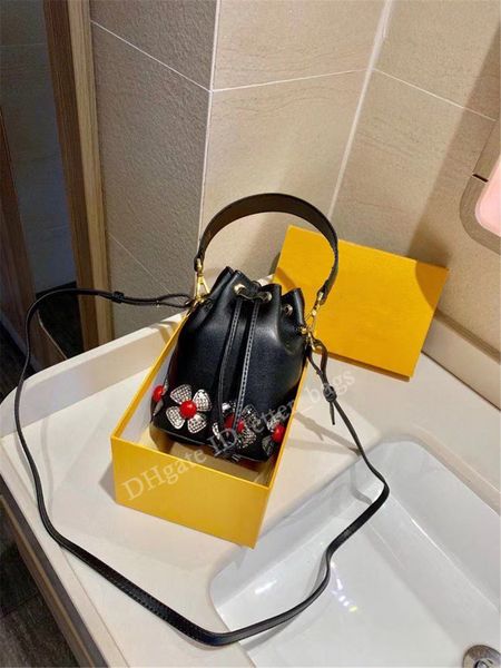 classic luxury designer 2021 sale drawstring floral hardware 24k string bucket bags large capacity women fashion cross body handbags
classic luxury designer 2021 sale drawstring floral hardware 24k string bucket bags large capacity women fashion cross body handbags