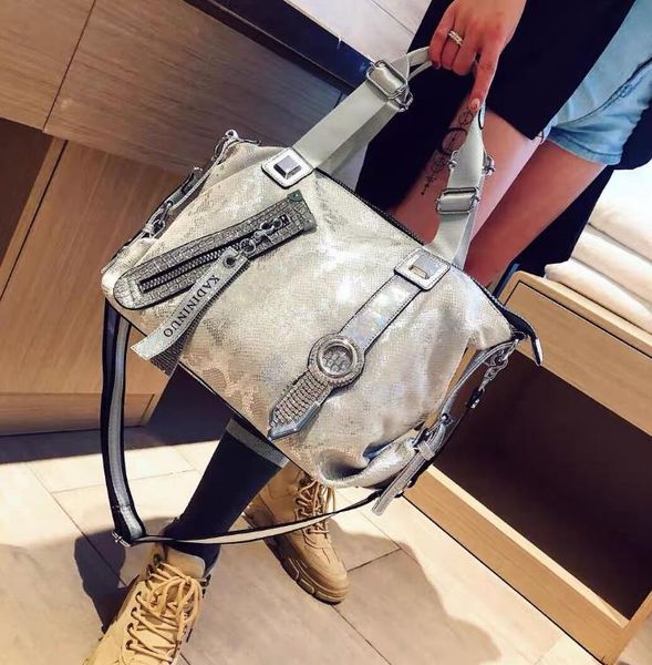 shoulder bags western style diamond bag 12-inch handbag autumn/winter fashion messenger female
shoulder bags western style diamond bag 12-inch handbag autumn/winter fashion messenger female