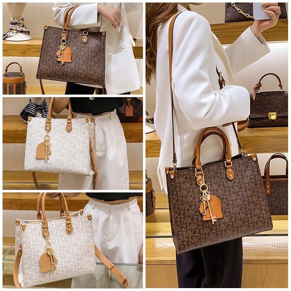 2021 new square tote bag fashion printing handbags large capacity single shoulder diagonal bags women's casual
2021 new square tote bag fashion printing handbags large capacity single shoulder diagonal bags women's casual