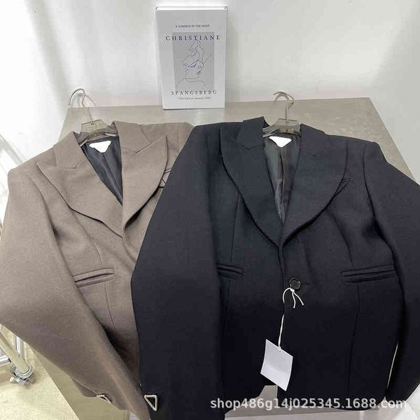 women's suits & blazers autumn and winter bv home coffee color essence imitation wool suit cuffs triangular metal buckle waist one butt, White;black
women's suits & blazers autumn and winter bv home coffee color essence imitation wool suit cuffs triangular metal buckle waist one butt, White;black