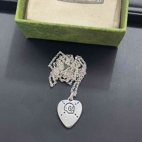 double heart-shaped skull necklace used thai silver wind love spirit pendant lovers' clavicle chain
double heart-shaped skull necklace used thai silver wind love spirit pendant lovers' clavicle chain