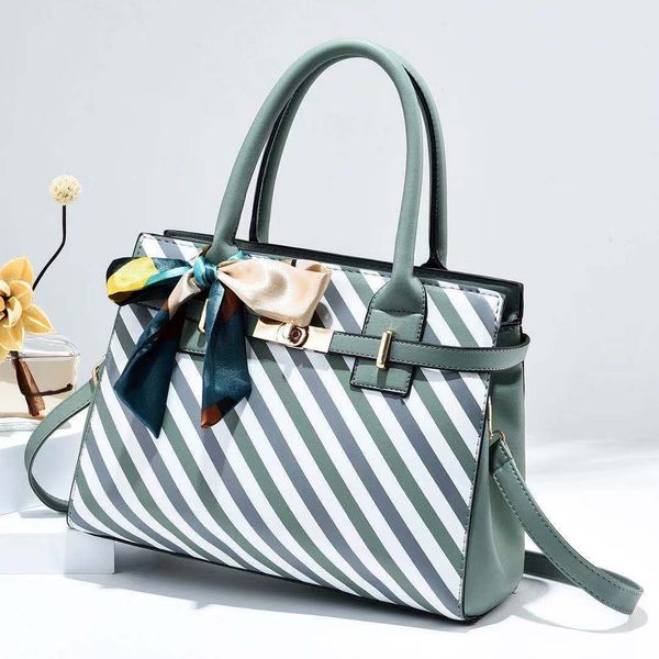 fashion women's bag 2021 new small square bag elegant and atmospheric handbag trendy large capacity single shoulder messenger bag women
fashion women's bag 2021 new small square bag elegant and atmospheric handbag trendy large capacity single shoulder messenger bag women