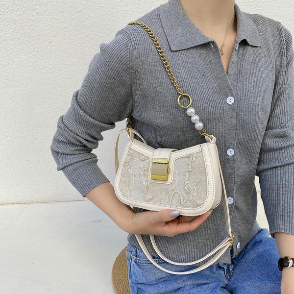 totes 2021 armpit embroidery women's shoulder bag designer dumplings crossbody brand casual bead chain handbag female purses
totes 2021 armpit embroidery women's shoulder bag designer dumplings crossbody brand casual bead chain handbag female purses