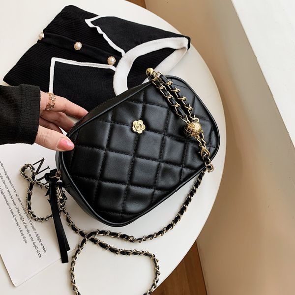 bag female 2021 korean version fashion single shoulder bag small golden ball lingge chain messenger pearl
bag female 2021 korean version fashion single shoulder bag small golden ball lingge chain messenger pearl