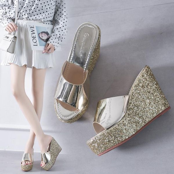 slippers 2021 summer women sequins wedges fetish sandal 11cm high heel 4cm platform flash slide slipper luxury design beach golden shoes, Black
slippers 2021 summer women sequins wedges fetish sandal 11cm high heel 4cm platform flash slide slipper luxury design beach golden shoes, Black