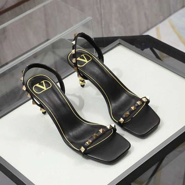 v family rivet one line sandal with thin heel for women zlh, Black
v family rivet one line sandal with thin heel for women zlh, Black