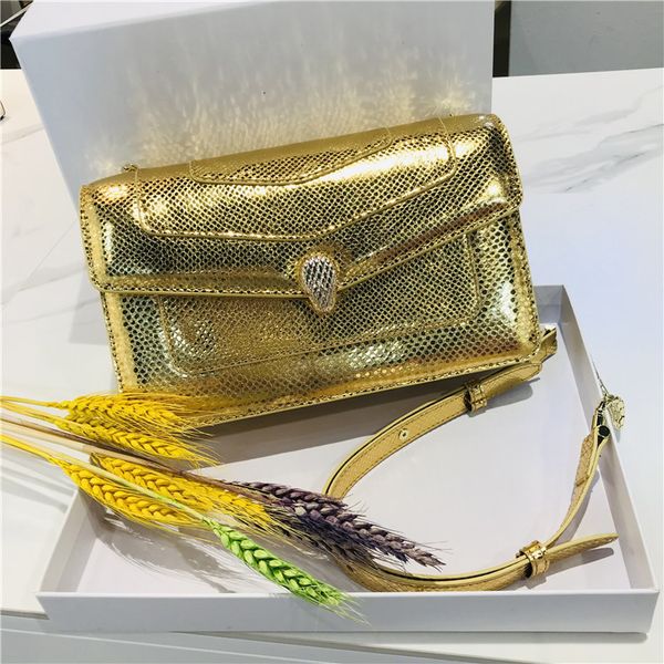 2021 spring and summer new snake head bag female water snake grain cowhide horizontal version chain small square bag fashion messenger bag
2021 spring and summer new snake head bag female water snake grain cowhide horizontal version chain small square bag fashion messenger bag
