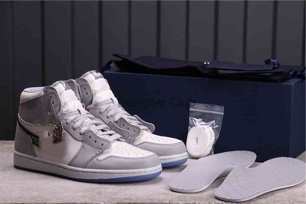 limited edition shoes 1 1s basketball shoes white gray upper outdoor trainers sneakers full size 40--47.5
limited edition shoes 1 1s basketball shoes white gray upper outdoor trainers sneakers full size 40--47.5