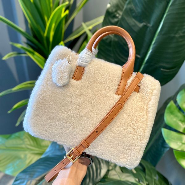 designer shoulder bags totes luxury handbags different colors high-quality wholesale fashion brand various styles with original box size 25-
designer shoulder bags totes luxury handbags different colors high-quality wholesale fashion brand various styles with original box size 25-