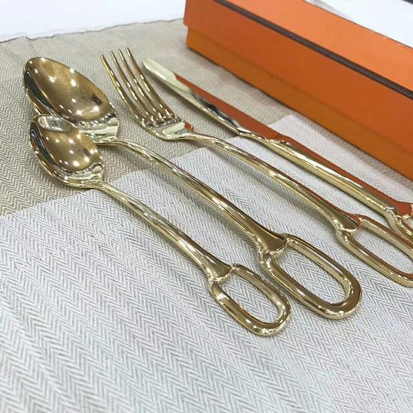 luxury fork spoon knife 4pcs set with box cutlery for holiday party wedding gifts kitchen home table decor spoons
luxury fork spoon knife 4pcs set with box cutlery for holiday party wedding gifts kitchen home table decor spoons