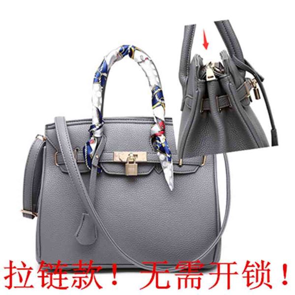 new autumn and winter litchi pattern zipper lock single shoulder women's messenger bag
new autumn and winter litchi pattern zipper lock single shoulder women's messenger bag