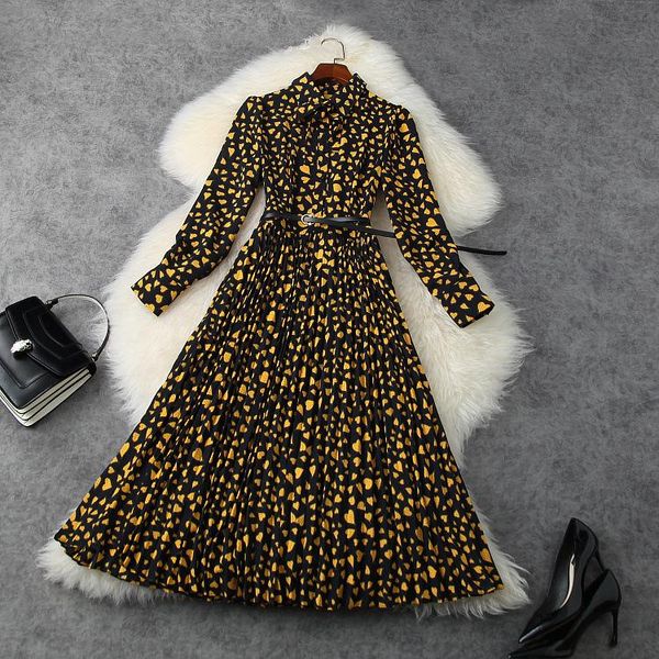 european and american women's clothing styles for spring 2021 long sleeved heart-print fashion belt pleated dress casual dresses, Black;gray
european and american women's clothing styles for spring 2021 long sleeved heart-print fashion belt pleated dress casual dresses, Black;gray