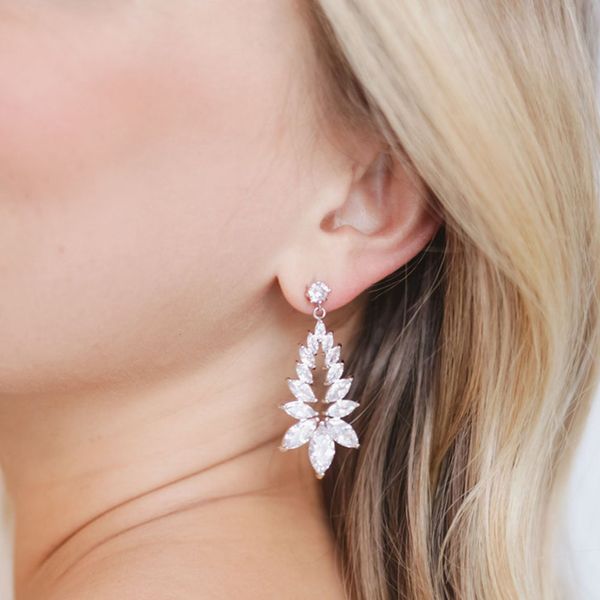 selling exquisite and versatile zircon earrings temperament high sense hollowed out flower women's, Golden
selling exquisite and versatile zircon earrings temperament high sense hollowed out flower women's, Golden