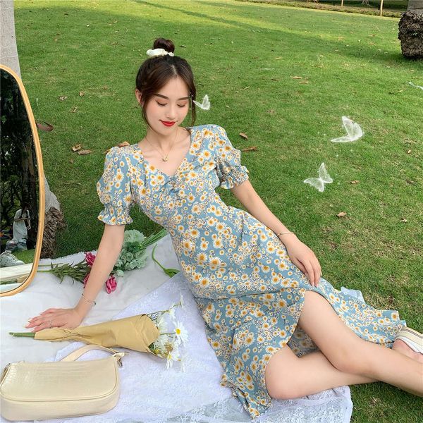 spring first love dress 2021 new french gentle temperament split flower skirt design feeling bubble sleeve dress, Black;gray
spring first love dress 2021 new french gentle temperament split flower skirt design feeling bubble sleeve dress, Black;gray