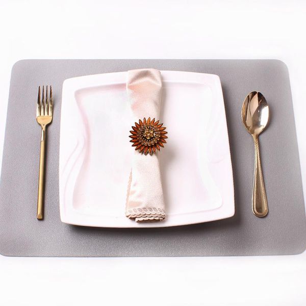 4pcs/metal creative flower shape napkin ring brown diamond imitation table decoration western party accessories rings
4pcs/metal creative flower shape napkin ring brown diamond imitation table decoration western party accessories rings