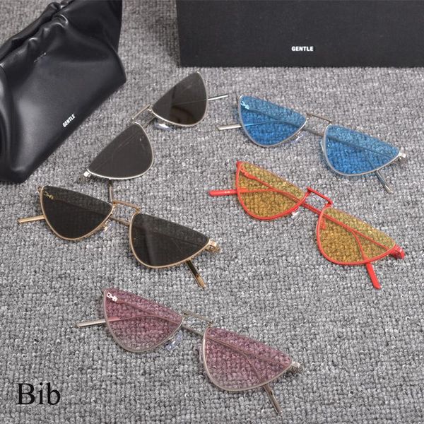 sunglasses 2021 style individual design leisure travel triang sun glasses gentle bib for women men with original box, White;black
sunglasses 2021 style individual design leisure travel triang sun glasses gentle bib for women men with original box, White;black