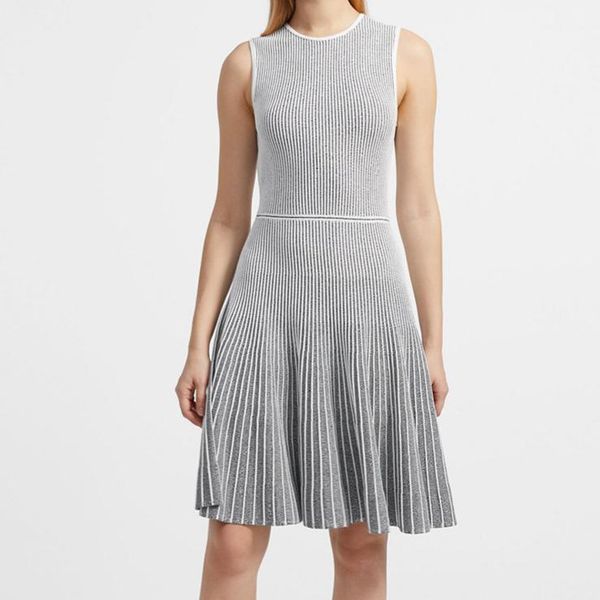 casual dresses jacquard knitted sleeveless viscose striped dress for women, Black;gray
casual dresses jacquard knitted sleeveless viscose striped dress for women, Black;gray