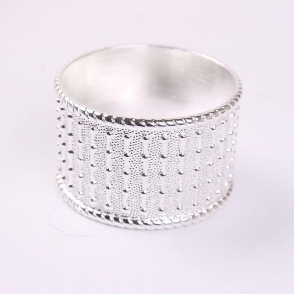 napkin rings 6pcs zinc western food table wedding decoration golden silver die-casting ring for home kitchen
napkin rings 6pcs zinc western food table wedding decoration golden silver die-casting ring for home kitchen