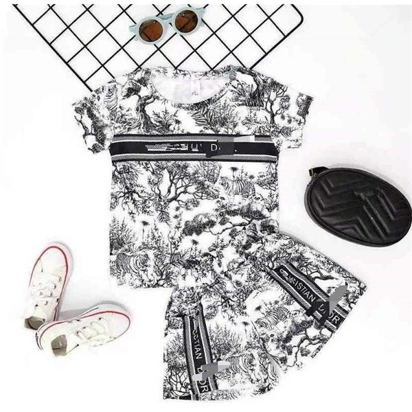 2022 summer new fashion loose casual suit female student version tide brand short sleeved t-shirt shorts two-piece set, White;black
2022 summer new fashion loose casual suit female student version tide brand short sleeved t-shirt shorts two-piece set, White;black