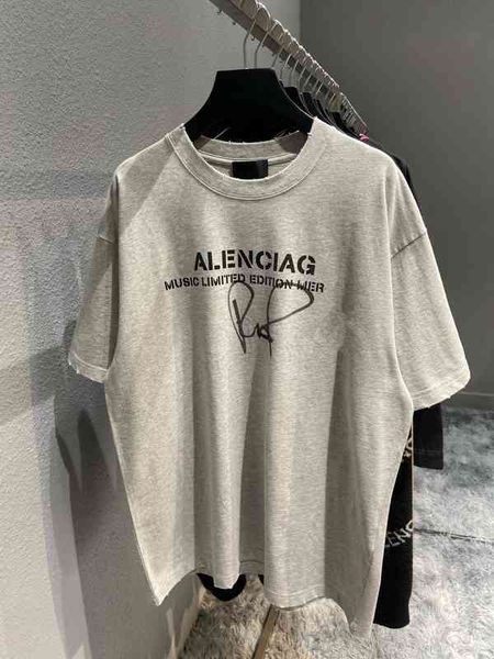 hip hop selling trendy brand balencia22ga men and women new ins net red designer signature co branded printed hand worn craft round neck sho, White;black
hip hop selling trendy brand balencia22ga men and women new ins net red designer signature co branded printed hand worn craft round neck sho, White;black