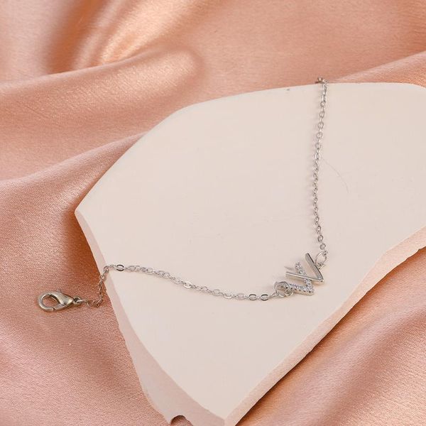 charm bracelets luxury fashion rhinestone bracelet for women simple personality design w letter silver color hand chain jewelry gifts, Golden;silver
charm bracelets luxury fashion rhinestone bracelet for women simple personality design w letter silver color hand chain jewelry gifts, Golden;silver
