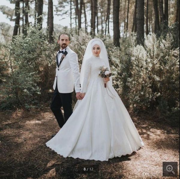 2021 new arrival white satin lace a line modest wedding dress long sleeve appliques beaded high neck vintage bridal gowns princess puffy mus
2021 new arrival white satin lace a line modest wedding dress long sleeve appliques beaded high neck vintage bridal gowns princess puffy mus