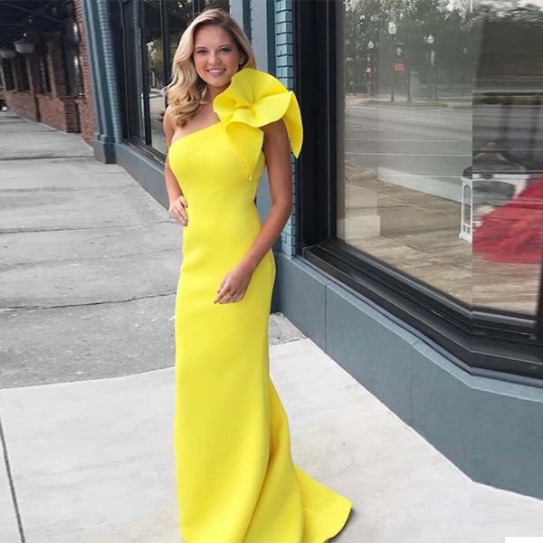 2021 elegant one shoulder yellow mermaid evening dresses for women arabic africa long satin formal party wear prom dress, Black;red
2021 elegant one shoulder yellow mermaid evening dresses for women arabic africa long satin formal party wear prom dress, Black;red