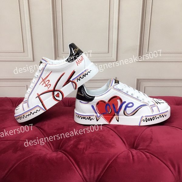 2021 casual boots dress shoes men womens luxury sneaker cow leather designers bee pattern bottom tiger stripes sports designer trainers 35-4, Black
2021 casual boots dress shoes men womens luxury sneaker cow leather designers bee pattern bottom tiger stripes sports designer trainers 35-4, Black