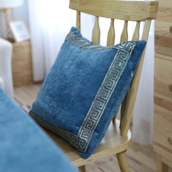 cushion/decorative pillow navy blue european royal style classical embroidery high end fine velvet cushion cover
cushion/decorative pillow navy blue european royal style classical embroidery high end fine velvet cushion cover