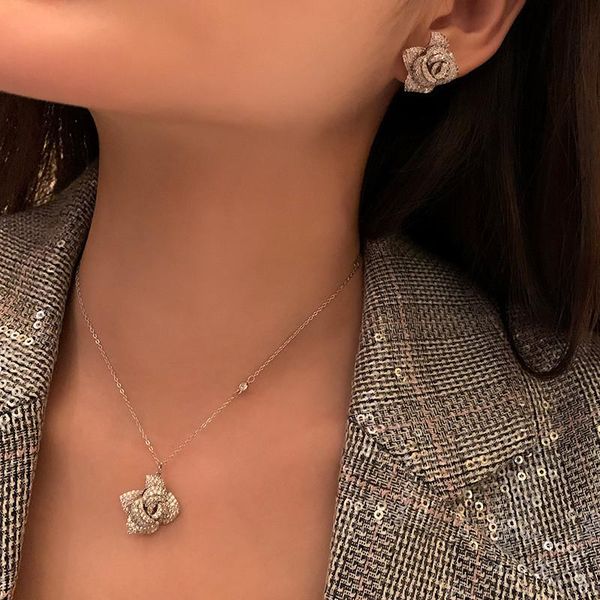 chains elegant gold silver color zircon flower pendant necklace for women girl metal floral link choker necklaces collares
chains elegant gold silver color zircon flower pendant necklace for women girl metal floral link choker necklaces collares