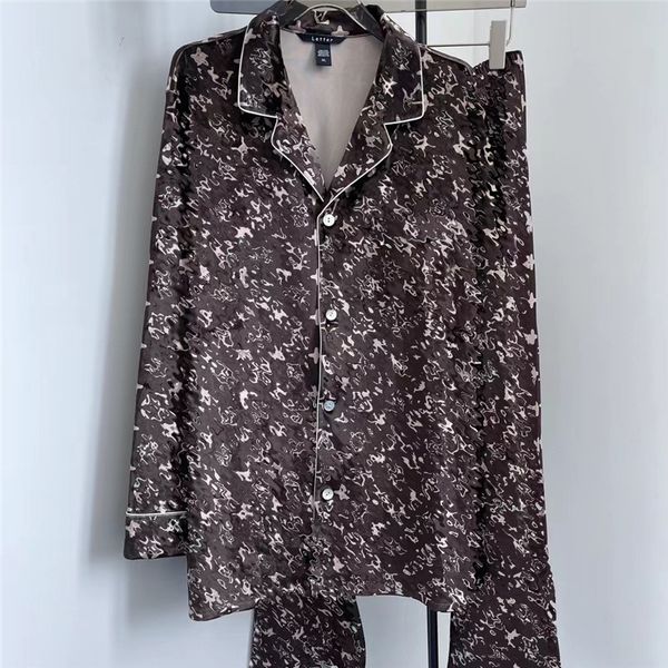 stylish designer velvet men sleepwear 2 piece set winter warm male pajamas home wear lapel neck pants, Black;brown
stylish designer velvet men sleepwear 2 piece set winter warm male pajamas home wear lapel neck pants, Black;brown