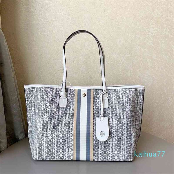 2022 luxury women's handbag new letter printed pvc shopping bag tote hand shoulder mommy
2022 luxury women's handbag new letter printed pvc shopping bag tote hand shoulder mommy