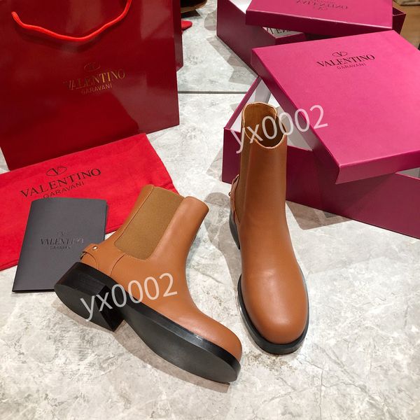 winter 2022 new women embossed lacing middle boot flat heel good leather luster round head 35-41, Black
winter 2022 new women embossed lacing middle boot flat heel good leather luster round head 35-41, Black