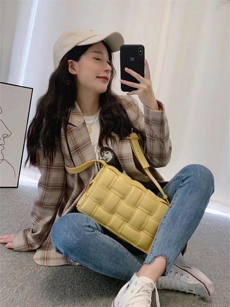 wholesale bottage bvs cassettes leather woven pillow for women's summer leisure cross handbag yw
wholesale bottage bvs cassettes leather woven pillow for women's summer leisure cross handbag yw