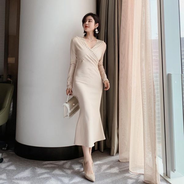 autumn winter elegant knitted dress woman deep v-neck long sleeve lace patchwork wrap ladies with pearl drop casual dresses, Black;gray
autumn winter elegant knitted dress woman deep v-neck long sleeve lace patchwork wrap ladies with pearl drop casual dresses, Black;gray