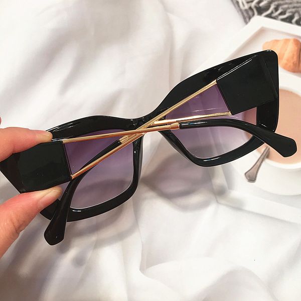 2021 summer fashion alloy hollow out leg sunglasses for women luxury brand square gradient sun glasses men double color frame shades a520, White;black
2021 summer fashion alloy hollow out leg sunglasses for women luxury brand square gradient sun glasses men double color frame shades a520, White;black