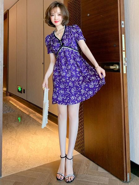 women's tracksuits french-style elegant stitching contrasting color thread v-neck high waist meat-covered floral dress 2021 autumn, Gray
women's tracksuits french-style elegant stitching contrasting color thread v-neck high waist meat-covered floral dress 2021 autumn, Gray