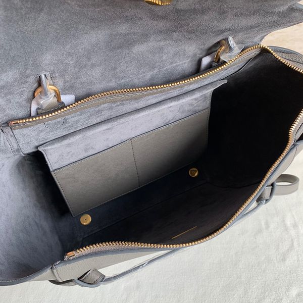 2020 new style granulated calfskin comes with a leather handle a removable shoulder strap there is a zipper pocket on the back flap and zipp
2020 new style granulated calfskin comes with a leather handle a removable shoulder strap there is a zipper pocket on the back flap and zipp