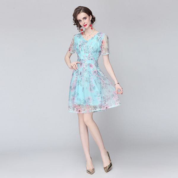 -2021 summer v-neck mesh embroidery westernized age reduced pleated floral chiffon slim dress, Black;gray
-2021 summer v-neck mesh embroidery westernized age reduced pleated floral chiffon slim dress, Black;gray