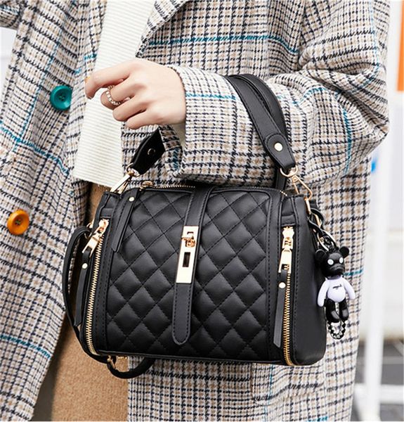 luxury brand handbag black plaid square bag quality pu leather women's designer handbags lock small shoulder messenger bags19cm
luxury brand handbag black plaid square bag quality pu leather women's designer handbags lock small shoulder messenger bags19cm