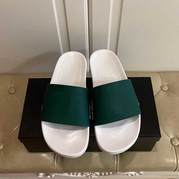021 designer slippers summer beach indoor women's men's black and white red blue leather flat shoes designer sandals fashion outdo
021 designer slippers summer beach indoor women's men's black and white red blue leather flat shoes designer sandals fashion outdo