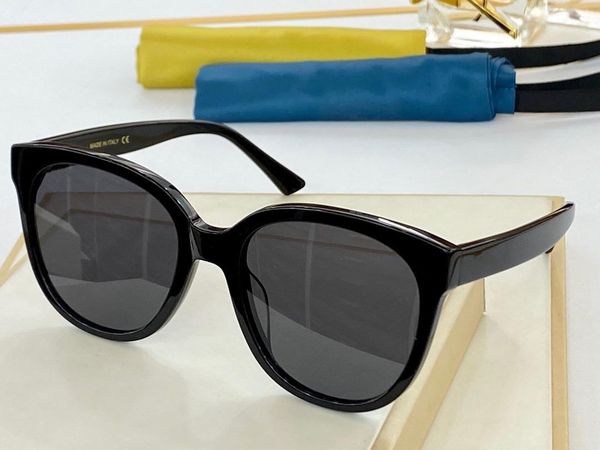 0567 sunglasses for women men sun glasses fashion style protects eyes uv400 lens with case, White;black
0567 sunglasses for women men sun glasses fashion style protects eyes uv400 lens with case, White;black