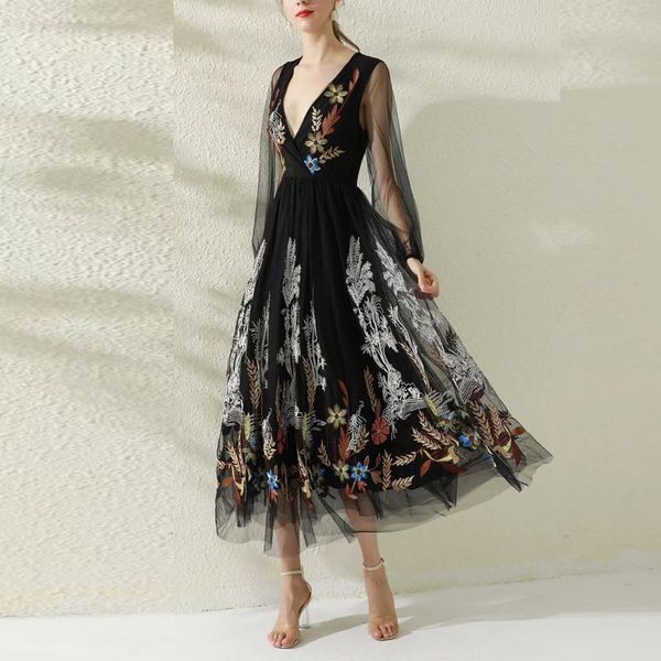 casual dresses 2021 summer gauze high street women embroidery long dress v-neck luxury maxi black party, Black;gray
casual dresses 2021 summer gauze high street women embroidery long dress v-neck luxury maxi black party, Black;gray