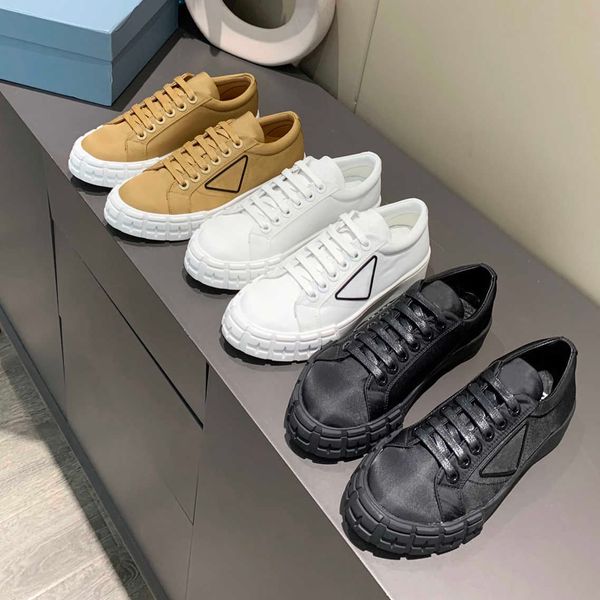 high low wheel shoes canvas two-color stitching lerren stylist sneakers cassetta flat men women casual shoe fabric runner sneaker, Black
high low wheel shoes canvas two-color stitching lerren stylist sneakers cassetta flat men women casual shoe fabric runner sneaker, Black
