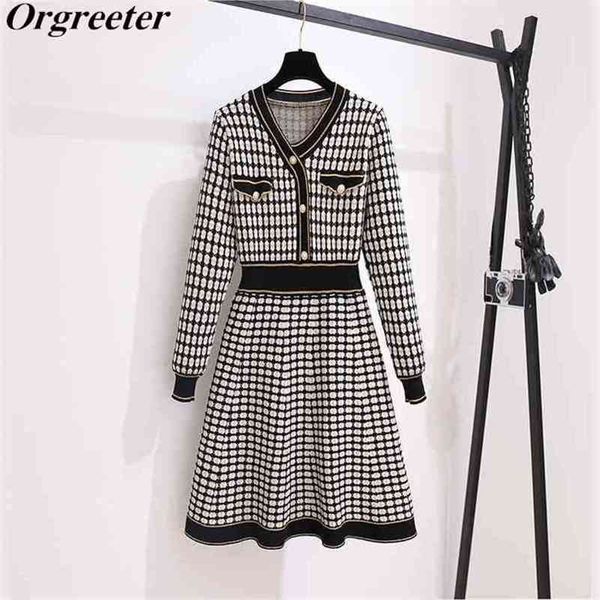 autumn shinny sweater dress women pearl button knitted v-neck long sleeve palid a-line mini 210602, Black;gray
autumn shinny sweater dress women pearl button knitted v-neck long sleeve palid a-line mini 210602, Black;gray