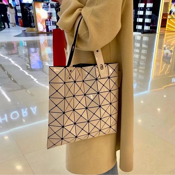 2021 new bags womens japanese sanzhai original single 6-grid six-grid geometric rhombus single shoulder bag laser plaid portable8, Black
2021 new bags womens japanese sanzhai original single 6-grid six-grid geometric rhombus single shoulder bag laser plaid portable8, Black