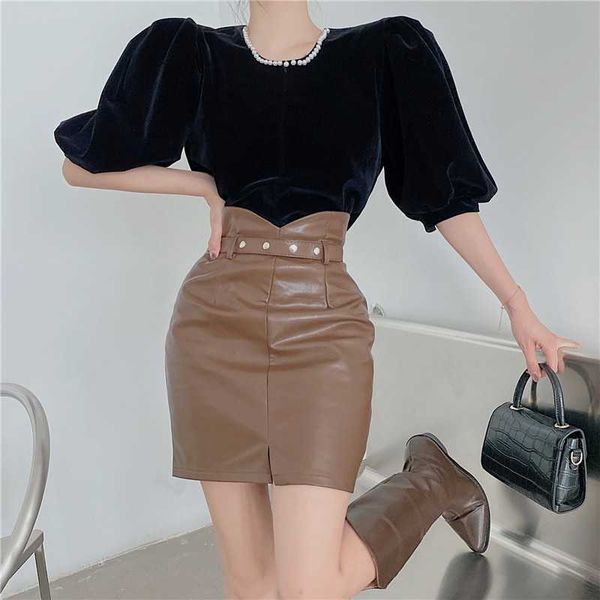 runway autumn elegant beading o-neck velvet lantern sleeve crop + high waist pu mini skirt women sweet two pieces set suit 210526, White
runway autumn elegant beading o-neck velvet lantern sleeve crop + high waist pu mini skirt women sweet two pieces set suit 210526, White