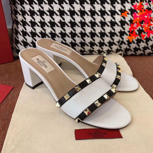 2021 designer luxurys slippers women sandals fashion beach shoes flip flops flat non-slip classical hole slipper with box size 35-41 -g0552, Black
2021 designer luxurys slippers women sandals fashion beach shoes flip flops flat non-slip classical hole slipper with box size 35-41 -g0552, Black