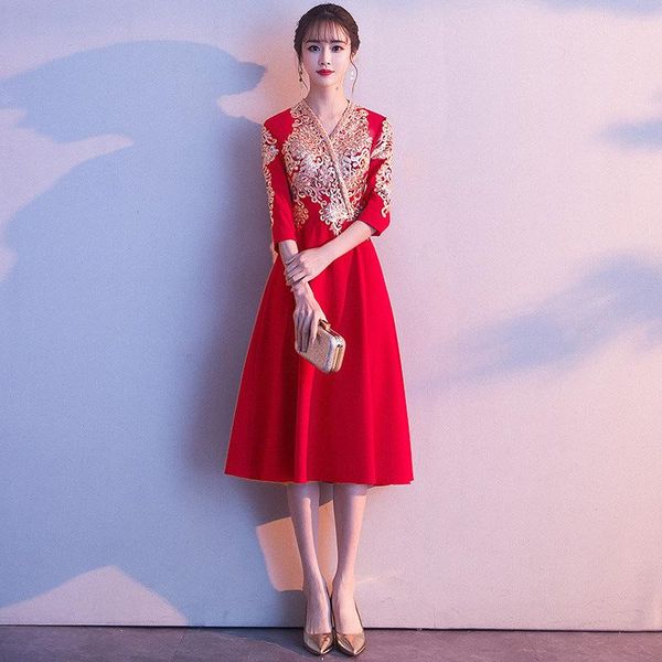 women exquisite sequins trim bride wedding dresses red chinese elegant formal party dress temperament v-neck banquet gown ethnic clothing
women exquisite sequins trim bride wedding dresses red chinese elegant formal party dress temperament v-neck banquet gown ethnic clothing